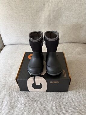 Bogs waterproof boots size 5 baby